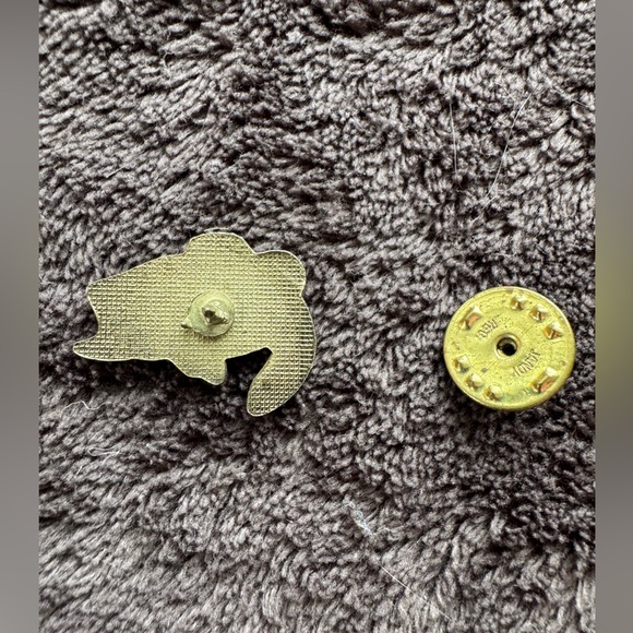 Bundle 3 for $10 vintage metal hat/ lapel pin of a large mouth bass - Picture 3 of 3